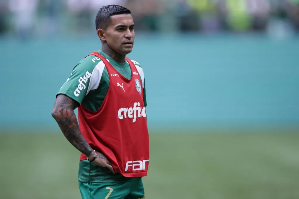 SP – SAO PAULO – 08/12/2024 – BRASILEIRO A 2024, PALMEIRAS X FLUMINENSE – Dudu jogador do Palmeiras durante aquecimento antes da partida contra o Fluminense no estadio Arena Allianz Parque pelo campeonato Brasileiro A 2024. Foto: Ettore Chiereguini/AGIF