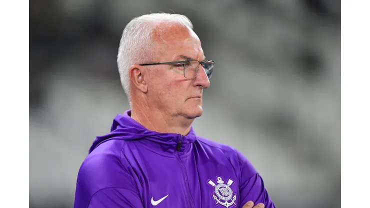 Dorival durante confronto contra o Botafogo no Campeonato Brasileiro de 2025. Foto: Thiago Ribeiro/AGIF