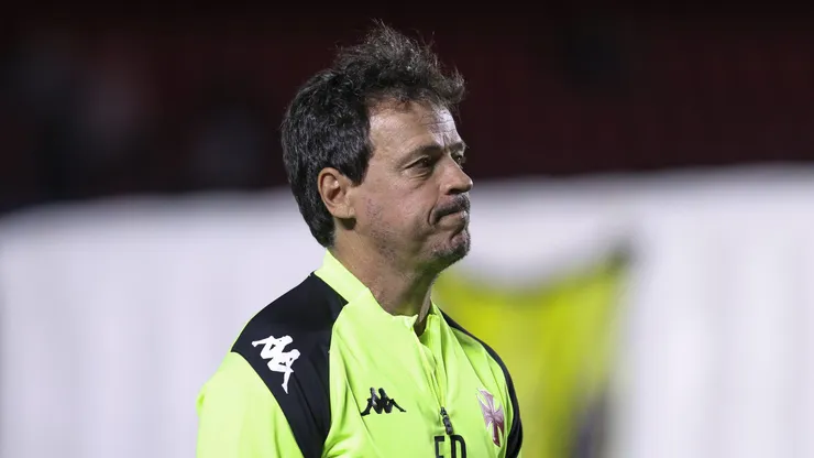 SAO PAULO, BRAZIL - JUNE 12: Fernando Diniz head coach of Vasco da Gama looks on during the Brasileirao 2025 match between Sao Paulo and Vasco da Gama at MorumBIS on June 12, 2025 in Sao Paulo, Brazil. (Photo by Ricardo Moreira/Getty Images)