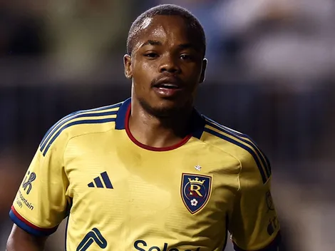 Andrés Gómez chega ao Rio para assinar com o Vasco e revela condição física