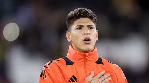 Jorge Carrascal, da Colômbia, canta o hino nacional antes do amistoso internacional entre Espanha e Colômbia no Estádio de Londres, em 22 de março de 2024, em Londres, Inglaterra. (Foto de Warren Little/Getty Images)
