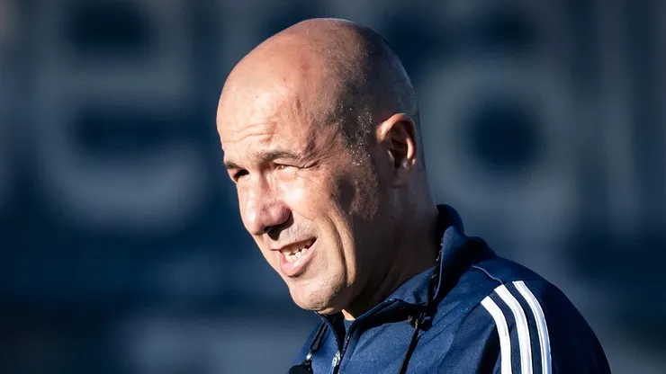 Leonardo Jardim comanda treino na Toca da Raposa II. Foto: Gustavo Aleixo/Cruzeiro