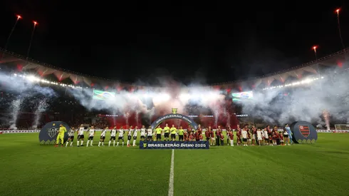 RIO DE JANEIRO, BRAZIL – JULY 27: Players line up prior to the match between Flamengo and Atletico Mineiro as part of Brasileirao 2025 at Maracana Stadium on July 27, 2025 in Rio de Janeiro, Brazil. (Photo by Wagner Meier/Getty Images)