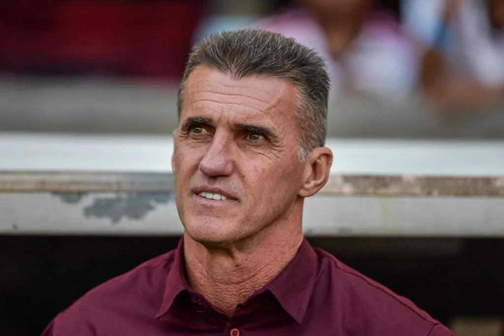 RJ – RIO DE JANEIRO – 28/07/2024 – BRASILEIRO A 2024, FLAMENGO X ATLETICO-GO – Vagner Mancini tecnico do Atletico-GO durante partida contra o Flamengo no estadio Maracana pelo campeonato Brasileiro A 2024. Foto: Thiago Ribeiro/AGIF