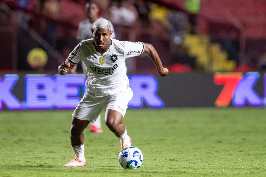 Cuiabano jogador do Botafogo durante partida contra o Sport- Foto: Rafael Vieira/AGIF