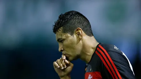 CURITIBA, BRAZIL – OCTOBER 02: Andre Santos of Flamengo celebrates a scored goal during the match between Coritiba and Flamengo for the Brazilian Serie A 2013 at Couto Pereira on October 02, 2013 in Curitiba, Brazil. (Photo by Heuler Andrey/Getty Images)
