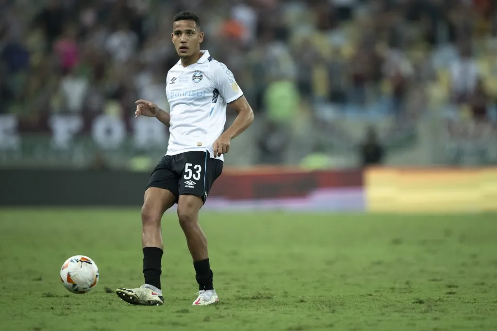Gustavo Martins em ação pelo Grêmio. Foto: Jorge Rodrigues/AGIF