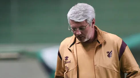 Odair Hellmann tecnico do Athletico-PR durante partida contra o America-MG no estadio Independencia pelo campeonato Brasileiro B 2025. Foto: Gilson Lobo/AGIF