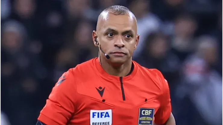 O arbitro Wilton Pereira Sampaio durante partida entre Corinthians e Palmeiras no estadio Arena Corinthians pelo campeonato Copa Do Brasil 2025. Foto: Marcello Zambrana/AGIF