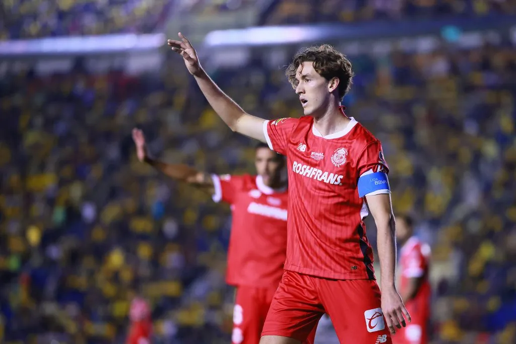 MEXICO CITY, MEXICO – MAY 22: Marcel Ruiz of Toluca gestures during the final first leg match between America and Toluca as part of the Torneo Clausura 2025 Liga MX at Estadio Ciudad de los Deportes on May 22, 2025 in Mexico City, Mexico. (Photo by Manuel Velasquez/Getty Images)