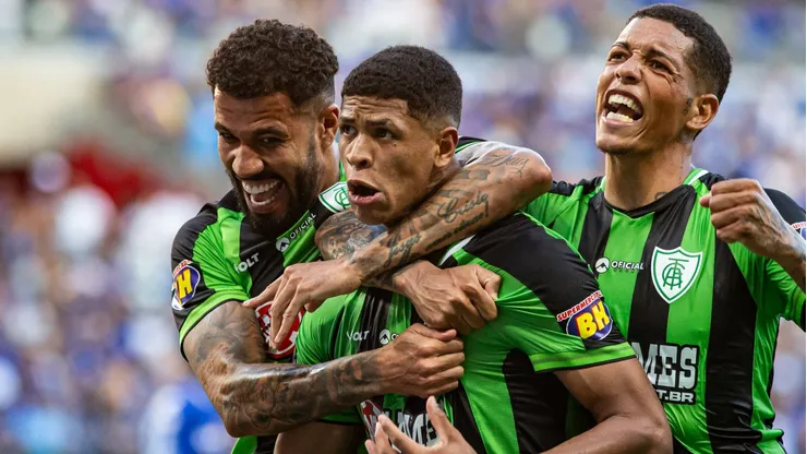 Cauan Barros jogador do America-MG comemora seu gol durante partida contra o Cruzeiro no estadio Mineirao pelo campeonato Mineiro 2025. Foto: Fernando Moreno/AGIF