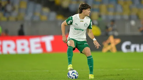 Giay jogador do Palmeiras durante partida contra o Fluminense no estadio Maracana pelo campeonato Brasileiro A 2025.
