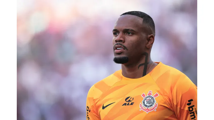 Carlos Miguel durante confronto entre Corinthians e Fluminense no Brasileirão 2024.