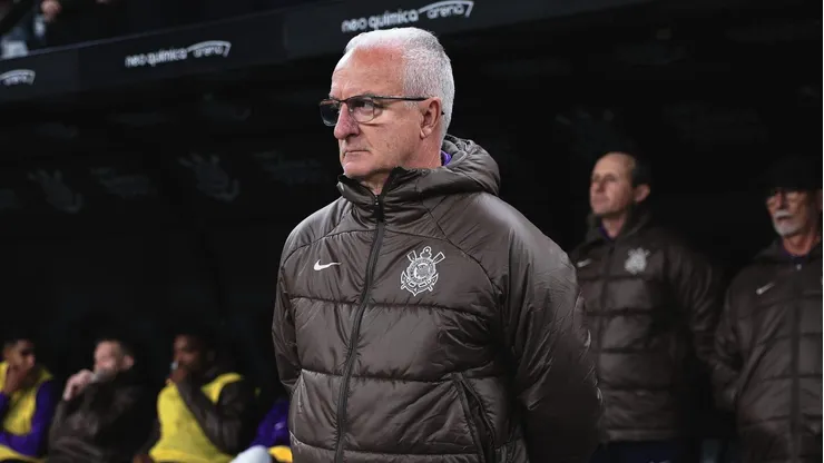 Dorival durante confronto contra o Palmeiras na Copa do Brasil de 2025.