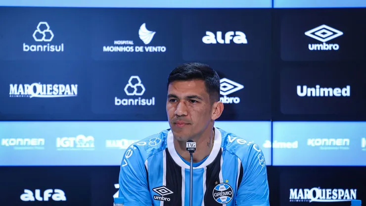 Balbuena e Carlos Vinícius estão próximos de estrear pelo Grêmio