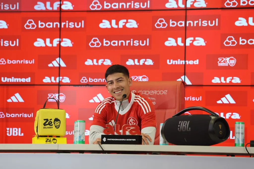 Alan Rodríguez é apresentado pelo Internacional (Imagem: Ricardo Duarte/Internacional)