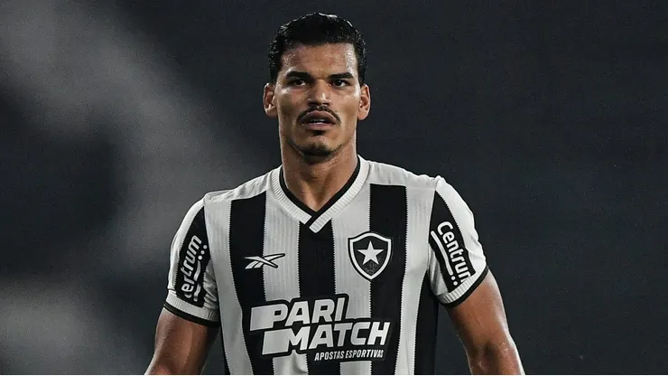 Danilo Barbosa durante confronto contra o Bahia no Brasileirão 2024.