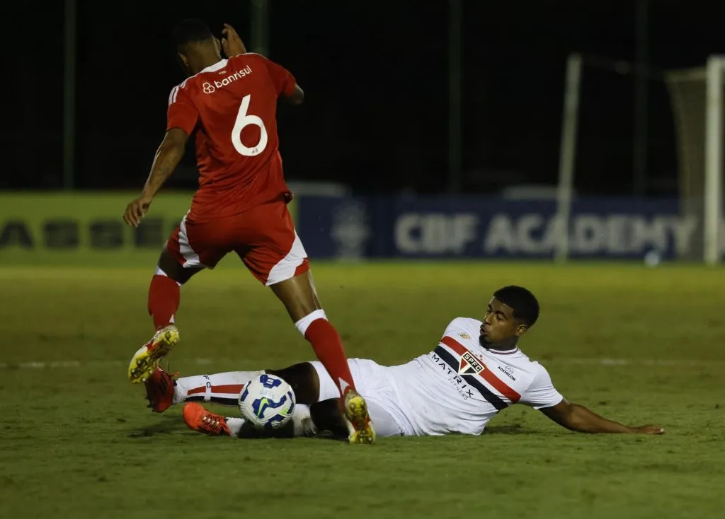 Matheus Ferreira em ação pelo São Paulo no Brasileirão Sub-20. Foto: Rubens Chiri/São Paulo FC