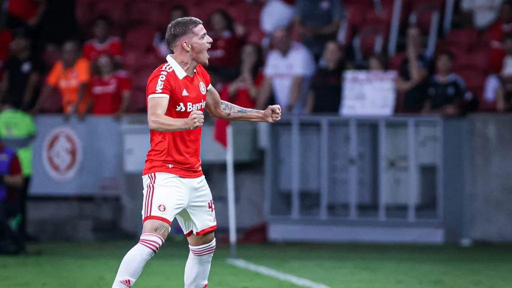 Lucca durante jogo do Internacional. Foto: Maxi Franzoi/AGIF