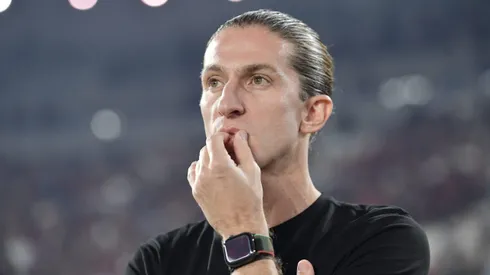 Filipe Luís durante confronto contra o Atlético-MG na Copa do Brasil 2025.