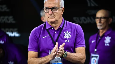 Dorival durante confronto contra o América de Cali na Sul-Americana de 2025. Foto: Fabio Giannelli/AGIF