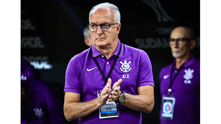 Dorival durante confronto contra o América de Cali na Sul-Americana de 2025. Foto: Fabio Giannelli/AGIF
