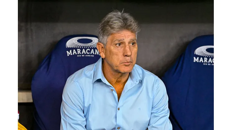RIO DE JANEIRO, BRAZIL - MAY 24: Head Coach Renato Portaluppi of Fluminense looks on prior to a Brasileirao 2025 match between Fluminense and Vasco Da Gama at Maracana Stadium on May 24, 2025 in Rio de Janeiro, Brazil. (Photo by André Ricardo/Sports Press Photo/Getty Images)