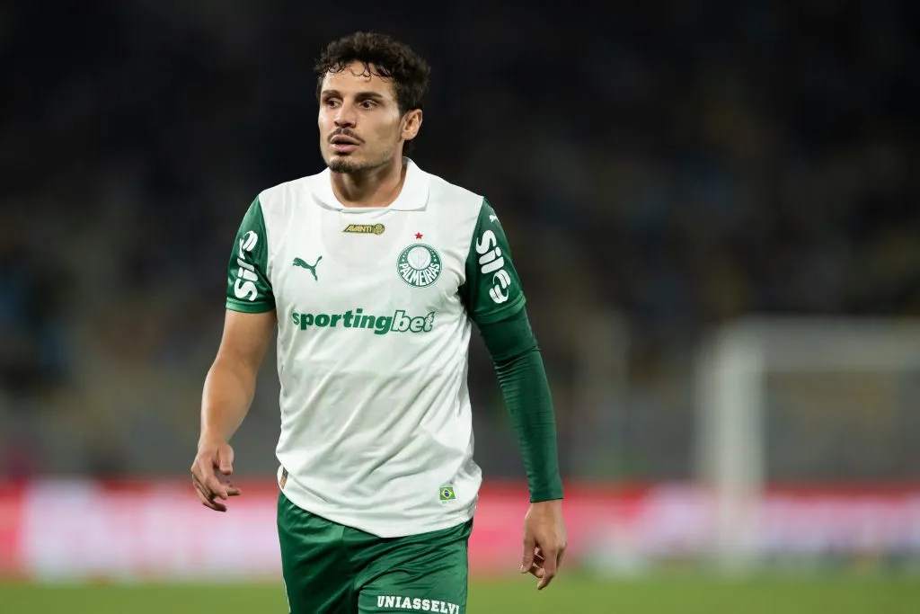 RJ – RIO DE JANEIRO – 23/07/2025 – BRASILEIRO A 2025, FLUMINENSE X PALMEIRAS – Raphael Veiga jogador do Palmeiras durante partida contra o Fluminense no estadio Maracana pelo campeonato Brasileiro A 2025. Foto: Jorge Rodrigues/AGIF