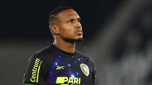 RIO DE JANEIRO, BRAZIL – OCTOBER 23: John of Botafogo warms up prior to the Copa CONMEBOL Libertadores 2024 Semi-final first leg match between Botafogo and Peñarol at Estadio Olímpico Nilton Santos on October 23, 2024 in Rio de Janeiro, Brazil. (Photo by Wagner Meier/Getty Images)