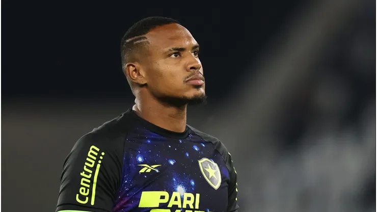 RIO DE JANEIRO, BRAZIL - OCTOBER 23: John of Botafogo warms up prior to the Copa CONMEBOL Libertadores 2024 Semi-final first leg match between Botafogo and Peñarol at Estadio Olímpico Nilton Santos on October 23, 2024 in Rio de Janeiro, Brazil. (Photo by Wagner Meier/Getty Images)