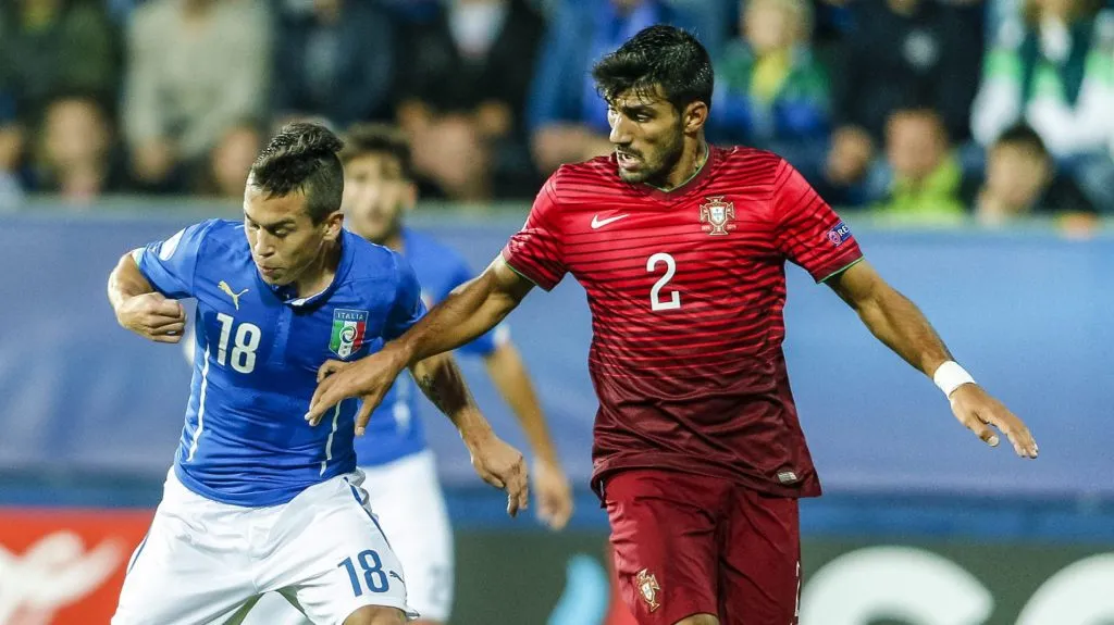 Ricardo Esgaio em campo pela seleção de Portugal.  (Photo by Christian Hofer/Getty Images)