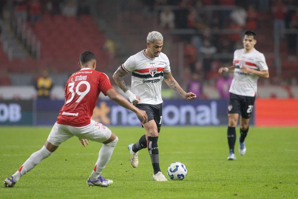Luciano jogador do Sao Paulo durante partida contra o Internacional no estadio Arena do Gremio pelo campeonato Brasileiro A 2025. Foto: Maxi Franzoi/AGIF