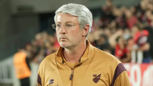 Odair durante confronto contra o Paysandu na Série B 2025.