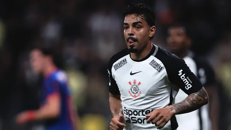 SP - SAO PAULO - 13/07/2025 - BRASILEIRO A 2025, CORINTHIANS X BRAGANTINO - Matheus Bidu jogador do Corinthians durante partida contra o Bragantino no estadio Arena Corinthians pelo campeonato Brasileiro A 2025. Foto: Ettore Chiereguini/AGIF