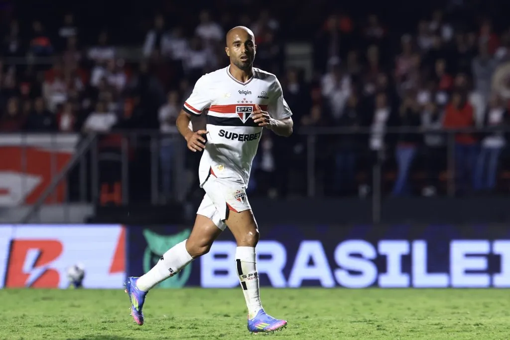 Lucas Moura deve jogar contra o Vitória – Foto: Marcello Zambrana/AGIF.