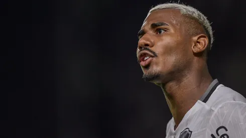 Cuiabano jogador do Botafogo durante partida contra o Vasco no estadio Sao Januario pelo campeonato Carioca 2025.