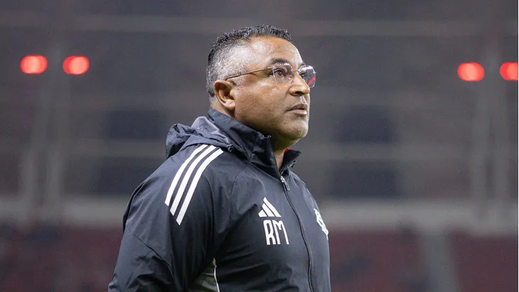 Roger Machado tecnico do Internacional durante partida contra o Sao Paulo no estadio Arena do Gremio pelo campeonato Brasileiro A 2025. Foto: Maxi Franzoi/AGIF