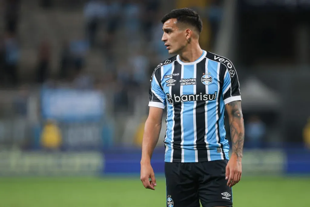 RS – PORTO ALEGRE – 17/04/2024 – BRASILEIRO A 2024, GREMIO X ATHLETICO-PR – Franco Cristaldo jogador do Gremio durante partida contra o Athletico-PR no estadio Arena do Gremio pelo campeonato Brasileiro A 2024. Foto: Maxi Franzoi/AGIF