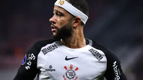 Memphis Depay durante confronto contra o América de Cali na Sul-Americana 2025.