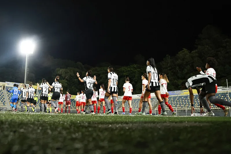 Jogadoras de Bragantino e Botafogo (Reprodução/Rebeca Reis/Staff Images Woman/CBF)