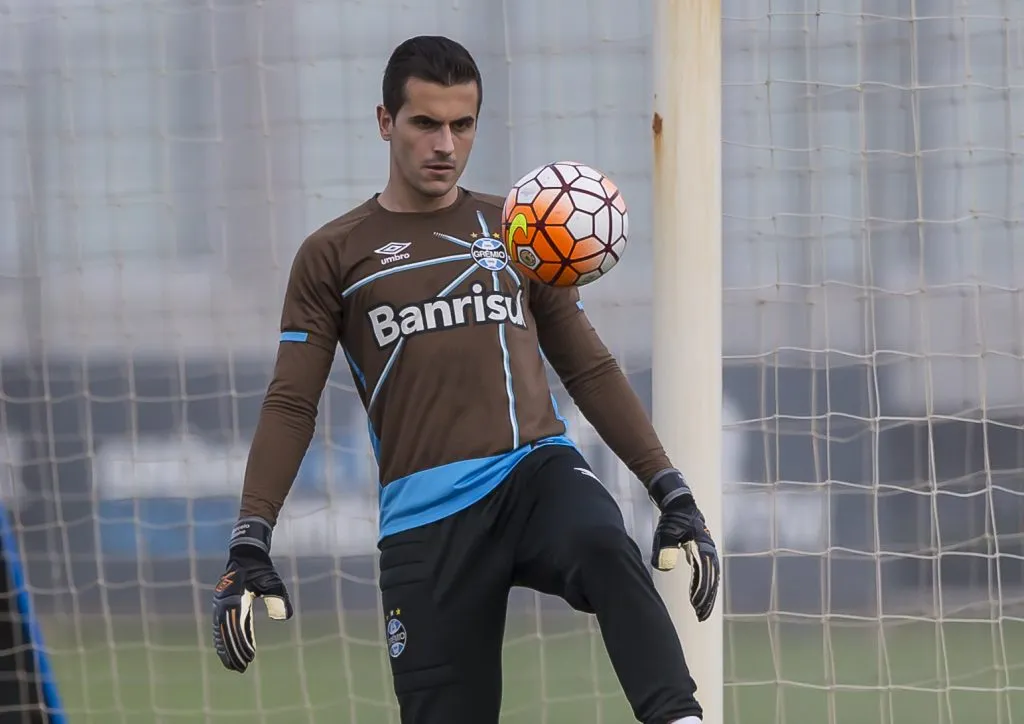 PORTO ALEGRE – RS – 13/05/2016 – TREINO DO GREMIO –  Marcelo Grohe durante treino do Gremio no CT Luis Carvalho. Foto:Jeferson Guareze/AGIF