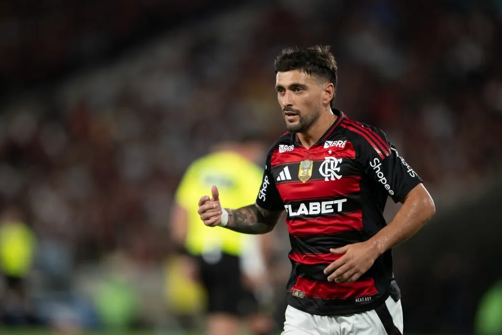 RJ – RIO DE JANEIRO – 27/07/2025 – BRASILEIRO A 2025, FLAMENGO X ATLETICO-MG – Arrascaeta jogador do Flamengo durante partida contra o Atletico-MG no estadio Maracana pelo campeonato Brasileiro A 2025. Foto: Jorge Rodrigues/AGIF