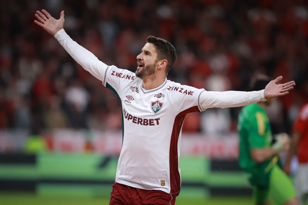 Everaldo jogador do Fluminense comemora seu gol durante partida contra o Internacional no estadio Beira-Rio pelo campeonato Copa Do Brasil 2025. Foto: Maxi Franzoi/AGIF