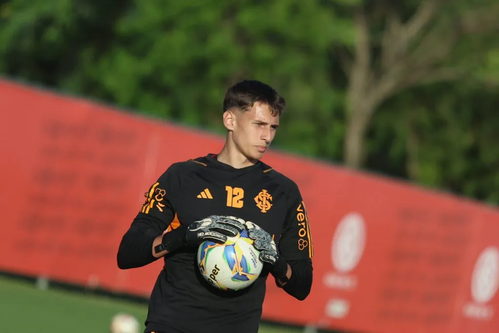 Henrique Menke treina com os profissionais do Inter e joga no sub-20 – Foto: Ricardo Duarte / Internacional 2024