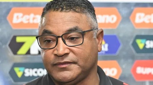 Roger Machado, técnico do Internacional, vem recebendo muitas críticas de torcedores. Foto: Jota Erre/AGIF