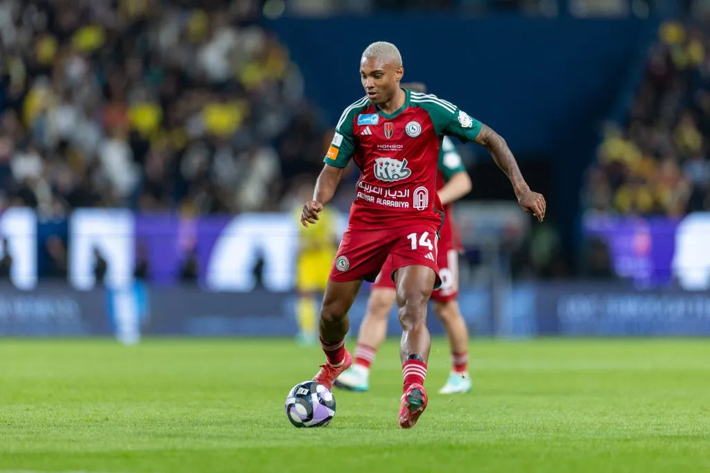 RIYADH, SAUDI ARABIA – FEBRUARY 21: Vitinho of Al-Ettifaq FC runs with the ball during the Saudi Pro League match between Al Nassr v Al Ettifaq at Al -Awwal Park on February 21, 2025 in Riyadh, Saudi Arabia. (Photo by Abdullah Ahmed/Getty Images)