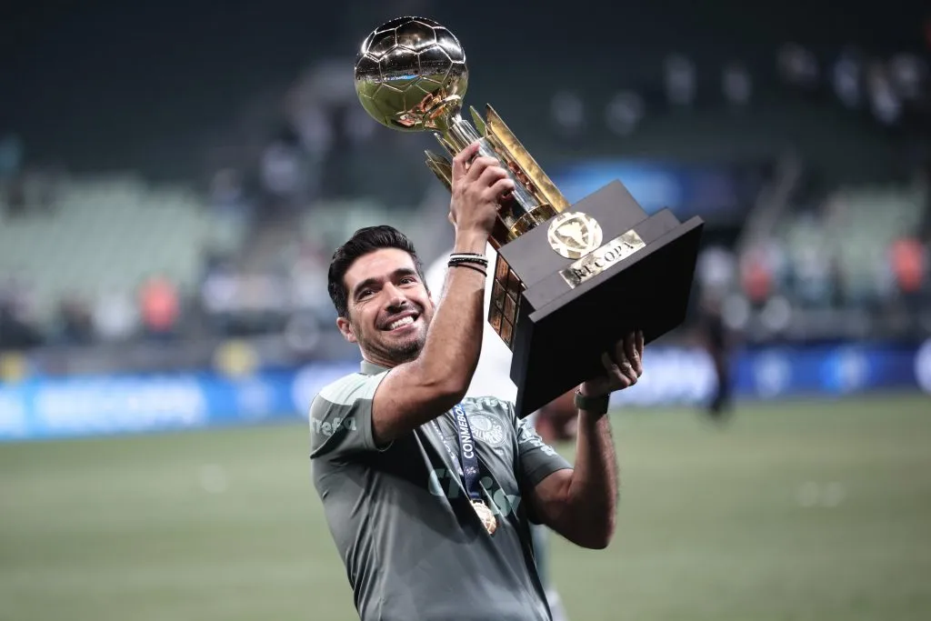 Abel Ferreira tecnico do Palmeiras comemora titulo de campeao apos partida contra o Athletico-PR no estadio Arena Allianz Parque pela decisao do campeonato Recopa Sul-americana 2022. Foto: Ettore Chiereguini/AGIF