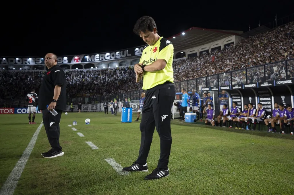 Fernando Diniz técnico do Vasco durante partida contra o Melgar -Foto: Jorge Rodrigues/AGIF