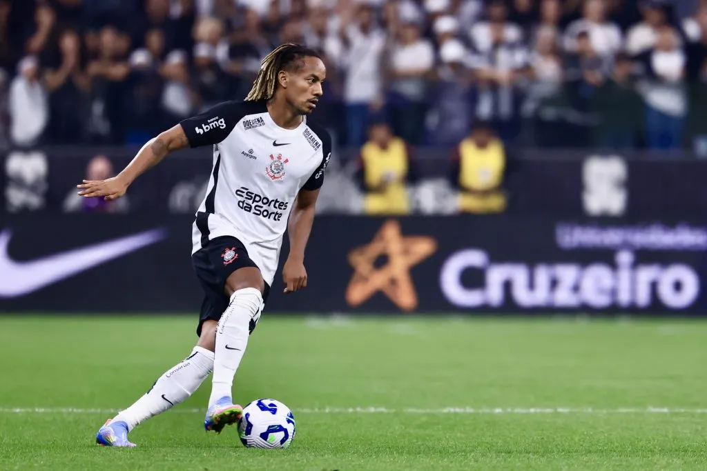Andre Carrillo jogador do Corinthians durante partida contra o Internacional -Foto: Marcello Zambrana/AGIF