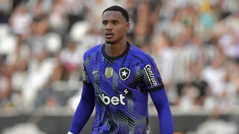 John goleiro do Botafogo durante partida contra o Cruzeiro no estadio Engenhao pelo campeonato Brasileiro A 2025. Foto: Thiago Ribeiro/AGIF